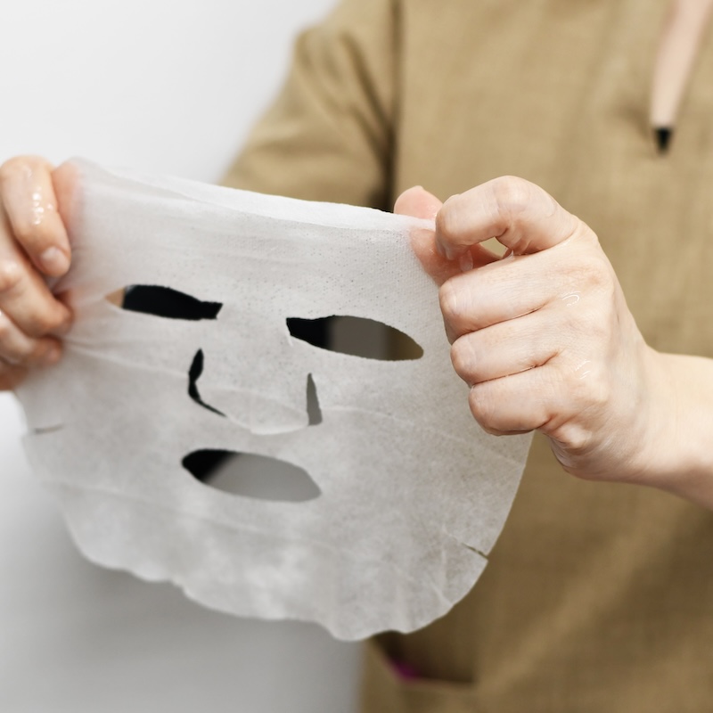 マスクを取り出す